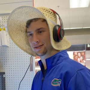 Meet your Posher, Victor